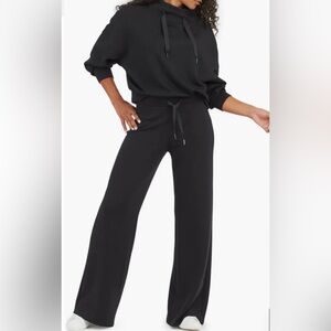 NWT SPANX - AirEssentials Wide Leg Pants - Size S & Petite